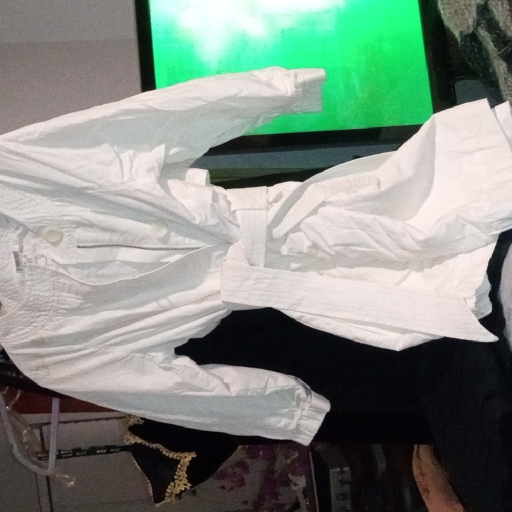 Adorable chicque lightweight Trench coat